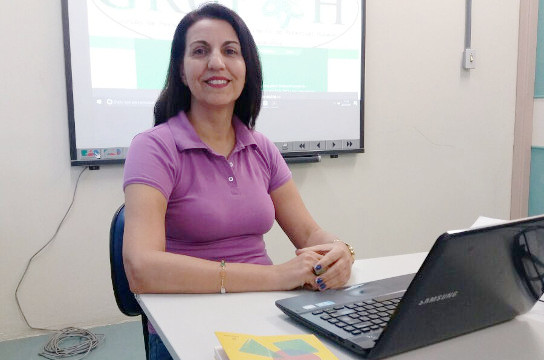 A professora Rosemeire de Araújo Rangni, responsável pelas pesquisas. Foto: CCS/UFSCar.