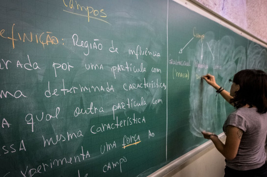 Sala de aula no cursinho em São Carlos (Foto: Rogério Gianlorenzo)