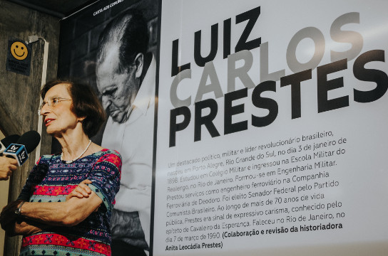 Anita Prestes inaugura linha do tempo de Luiz Carlos Prestes na BCo (Foto:Thais Siqueira-CCS/UFSCar)
