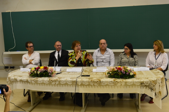 Autoridades presentes no evento de abertura da residências médicas do HU (Foto:Stela Martins-UFSCar)
