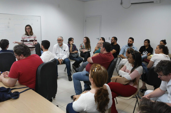 Registro de reunião mensal com integrantes do Mais Médicos (Foto: HU-UFSCar)