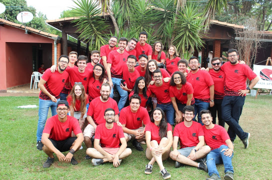 Integrantes da equipe reunidos na celebração dos 10 anos (Foto: Divulgação)