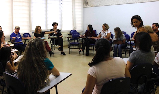 Professores participantes em encontro presencial de avaliação do curso (Foto: Naara Alho)