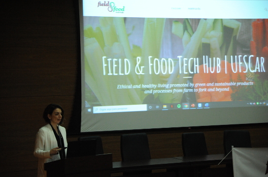 Vânia Zuin no lançamento do Field & Food Tech Hub da UFSCar, em 2019 (Ana Sannicolo – CCS/UFSCar)