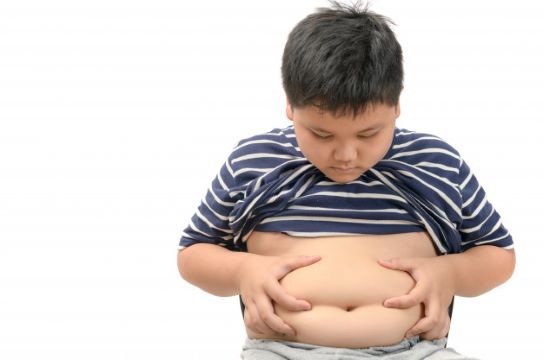 Obesidade infantil pode causar complicações da Covid-19 (Foto: Freepik)