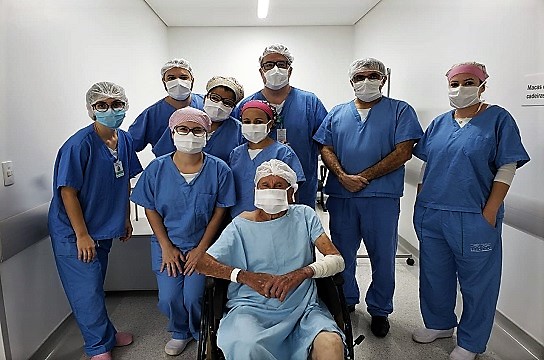 Paciente de 84 anos passa por cirurgia no HU