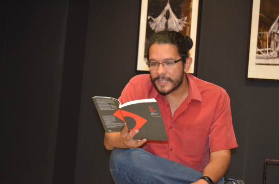 O autor Wilson Alves-Bezerra lança livro de poesias. (Foto: Maria do Céu).
