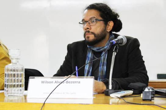 Wilson Alves-Bezerra no Instituto de Estética, da Universidade do Chile (Foto: Divulgação)