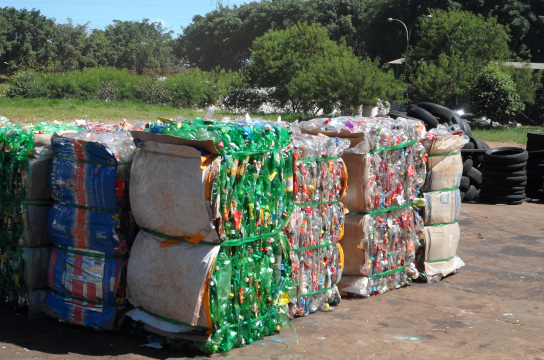 Descarte correto do lixo e reciclagem são essenciais na gestão de resíduos (Foto: Cristine Santiago)