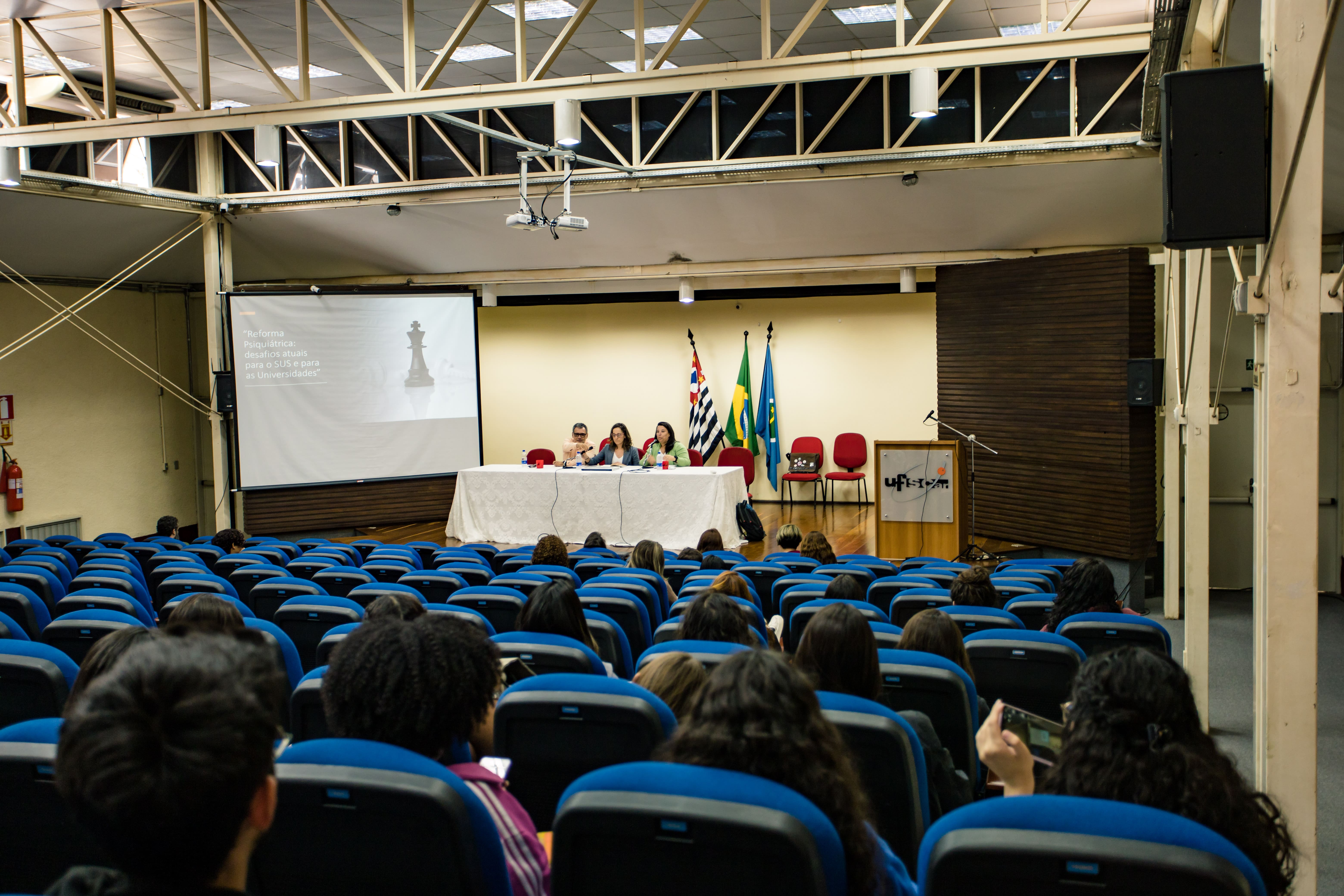 Evento conta com minicursos de professores de Universidades internacionais (Foto: Milanetto)