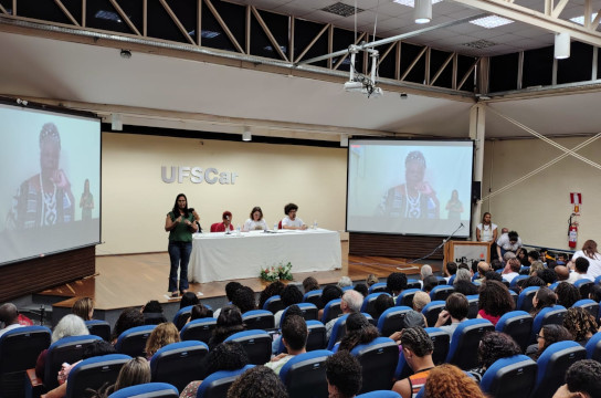 Aula Magna debate universidade, relações étnico-raciais e esperança