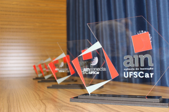 Agência de Inovação da UFSCar homenageia inventores e empresas parceiras