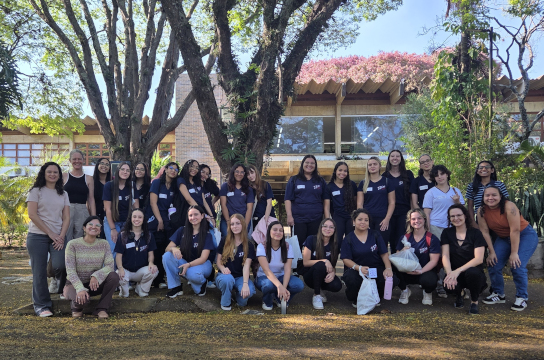 Projeto incentiva meninas a seguirem carreira científica e tecnológica