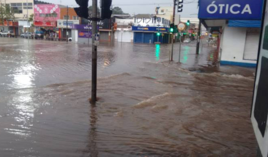 Como moradores de São Carlos se informam sobre enchentes na cidade?