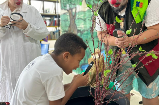 Peça e HQs levam agricultura sustentável a crianças (Foto: Antonio Rodrigues da Silva Neto)