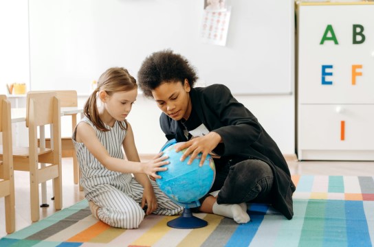 Aprendizado de segundo idioma na infância é tema de estudo da UFSCar