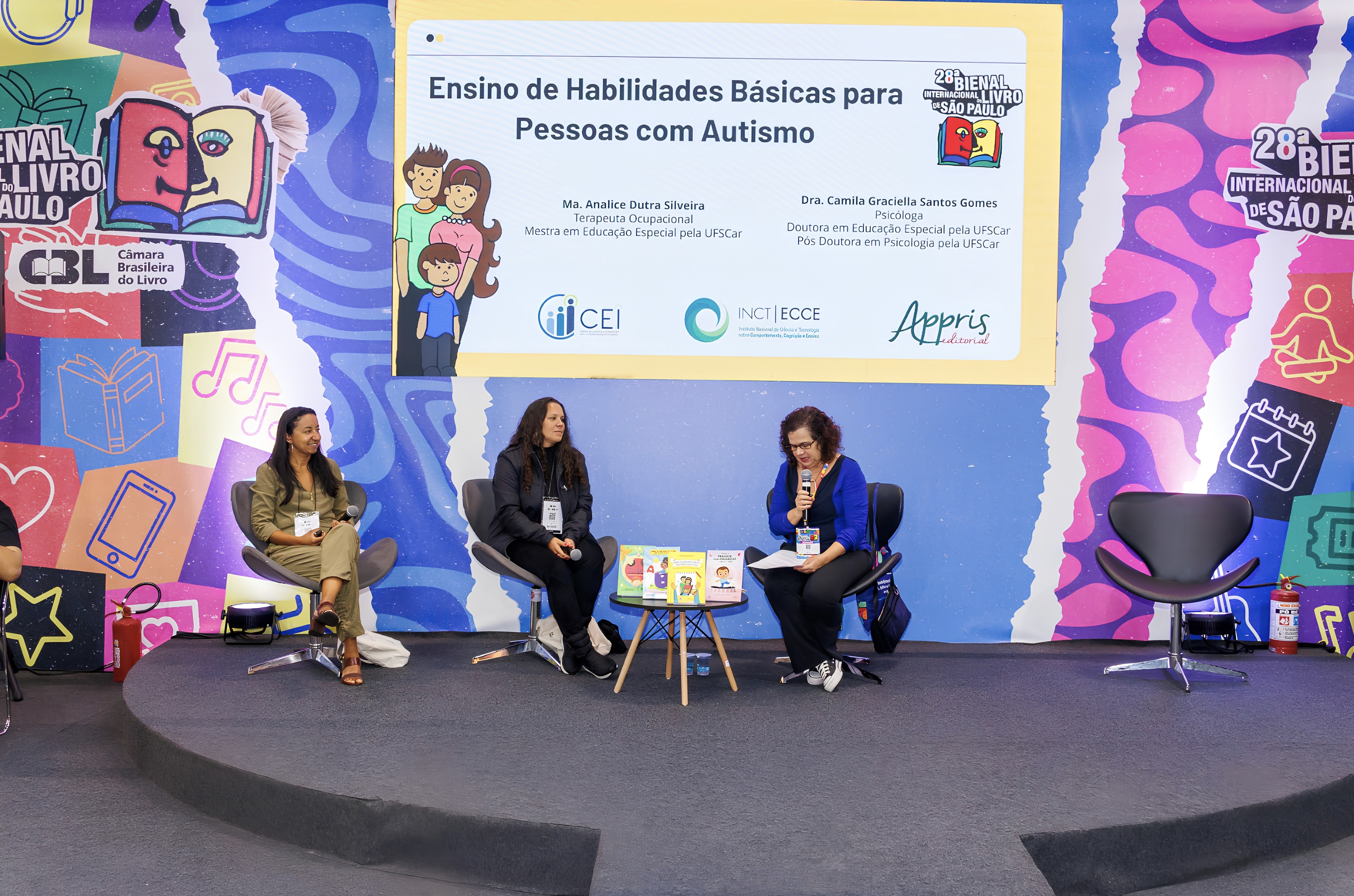 Coleção foi apresentada na Bienal do Livro (Foto: @pmatheusphoto/Divulgação Editora Appris)