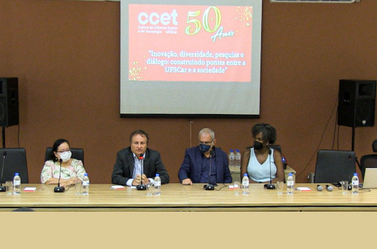 Cerimônia no CCET teve participação da direção dos três centros e da ProPq (ICC-UFSCar)