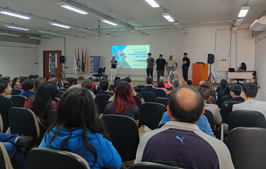 Mais de 200 pessoas participaram da abertura do PIC-OBMEP (Foto: Equipe organizadora)